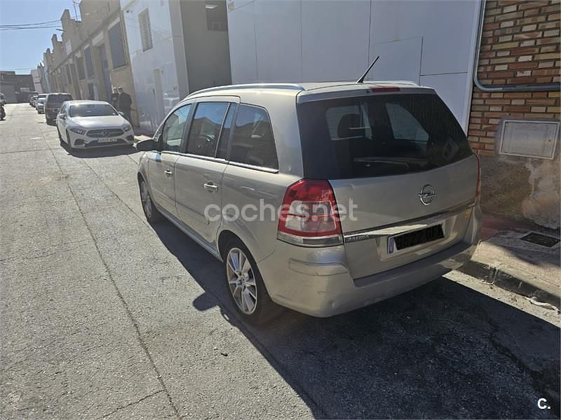 Usado Opel Zafira Cosmo 150 CV (110 kW) 2008 Beige Monovolumen