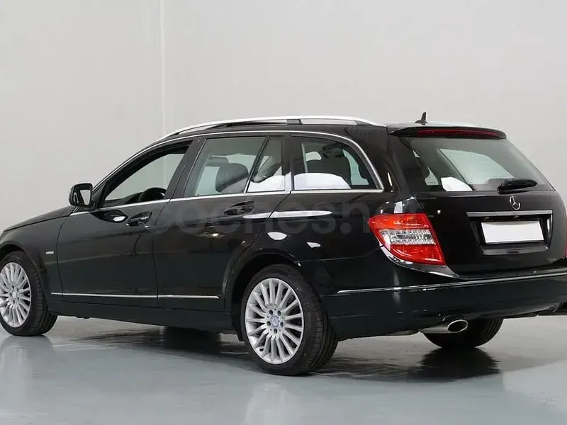 Usado Mercedes C320 Avantgarde 224 CV (164 kW) 2007 Negro Familiar