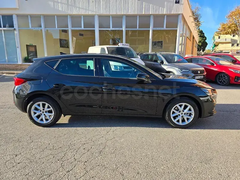 Usado Seat Leon Style 110 CV (80 kW) 2024 Negro Berlina