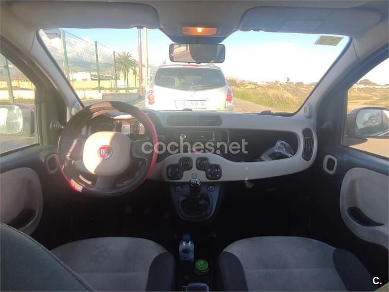 Usado Fiat Panda Lounge 69 CV (50 kW) 2013 Rojo Utilitario