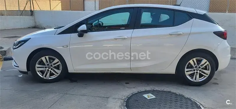 Usado Opel Astra Business 110 CV (80 kW) 2017 Blanco Berlina