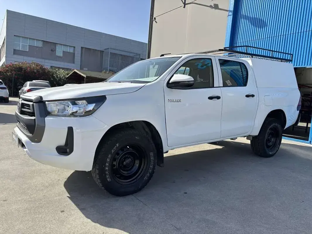 Usado Toyota HiLux Plus 150 CV (110 kW) 2021 Blanco Pickup/Camioneta