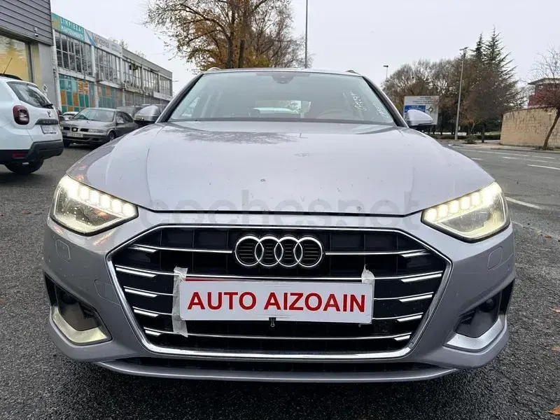 Usado Audi A4 Advanced Plus 163 CV (119 kW) 2023 Gris / plata Familiar