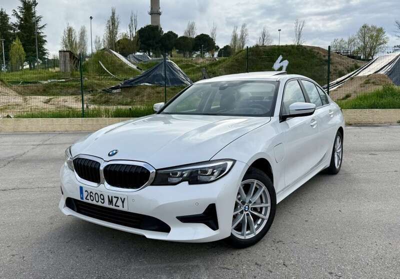 Blanco Usado 2020 BMW 330e Comfort Edition Berlina | 27.850 € (Precio justo) - Imagen 1/4