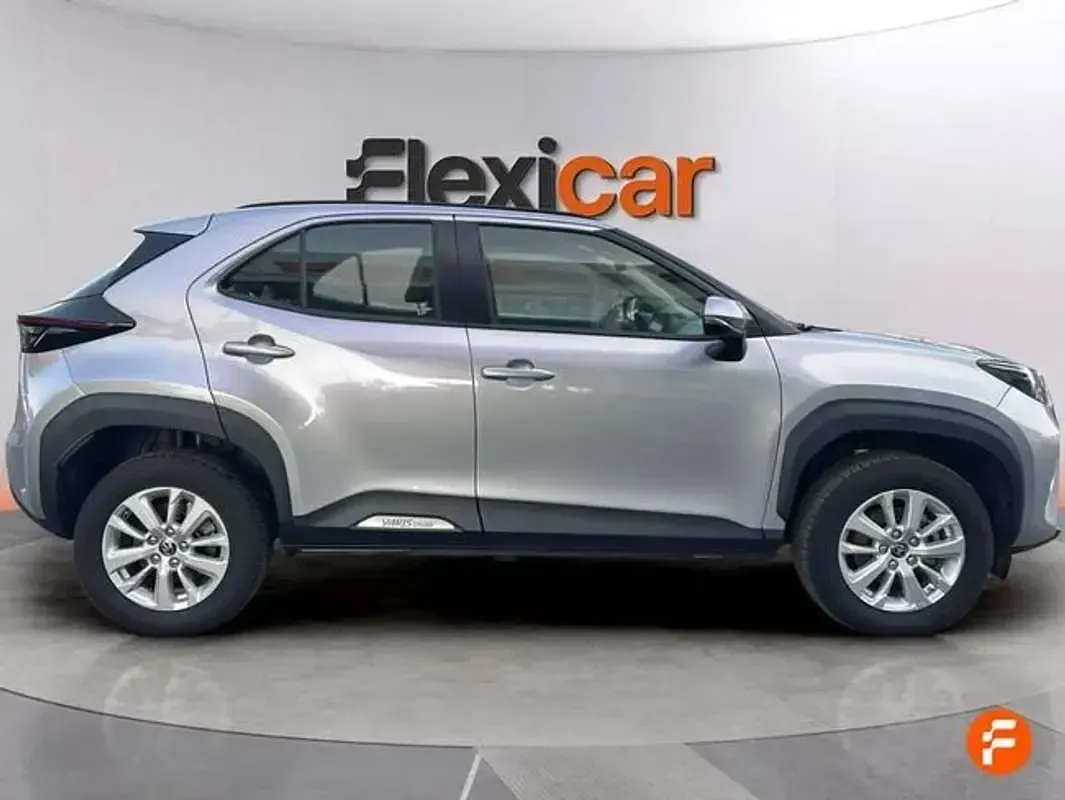 Usado Toyota Yaris Cross Active 116 CV (85 kW) 2025 Gris SUV