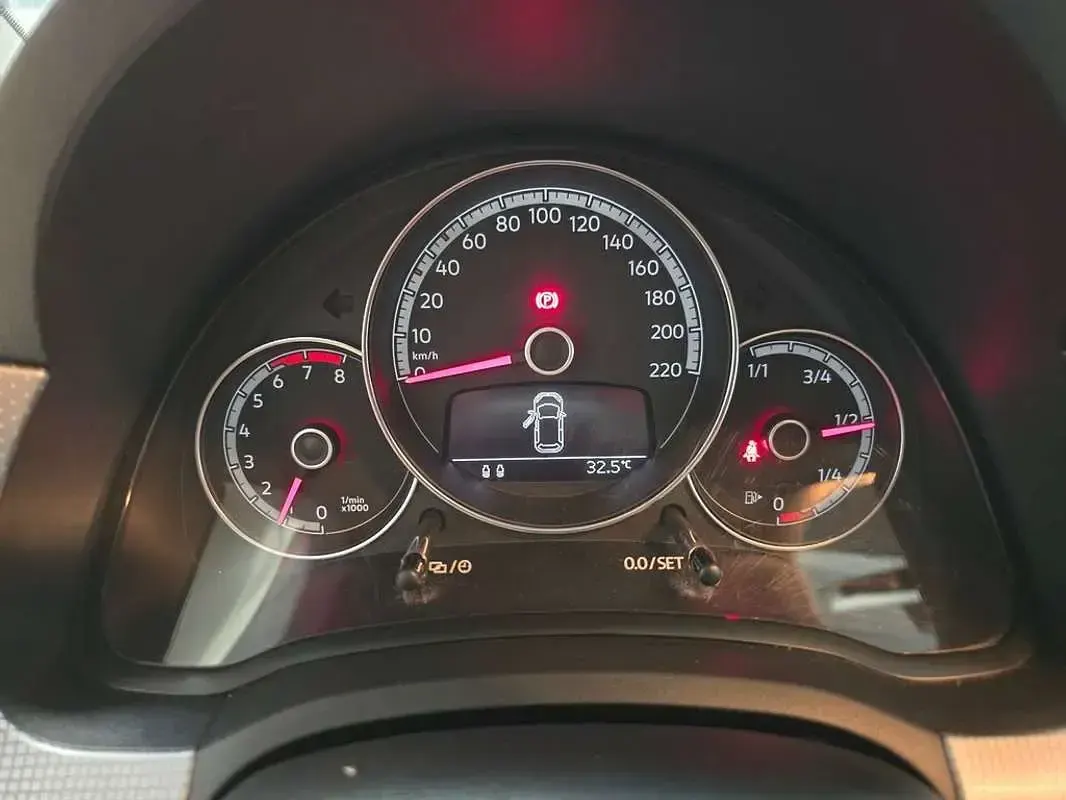 Usado VW up! 75 CV (55 kW) 2016 Rojo Utilitario