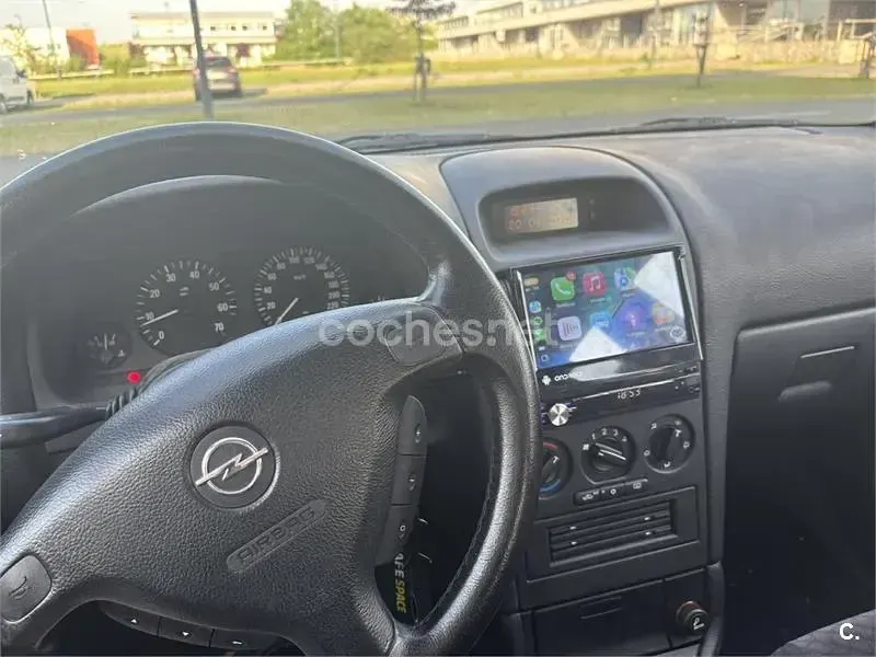 Usado Opel Astra Edition 100 CV (73 kW) 2003 Gris / plata Berlina