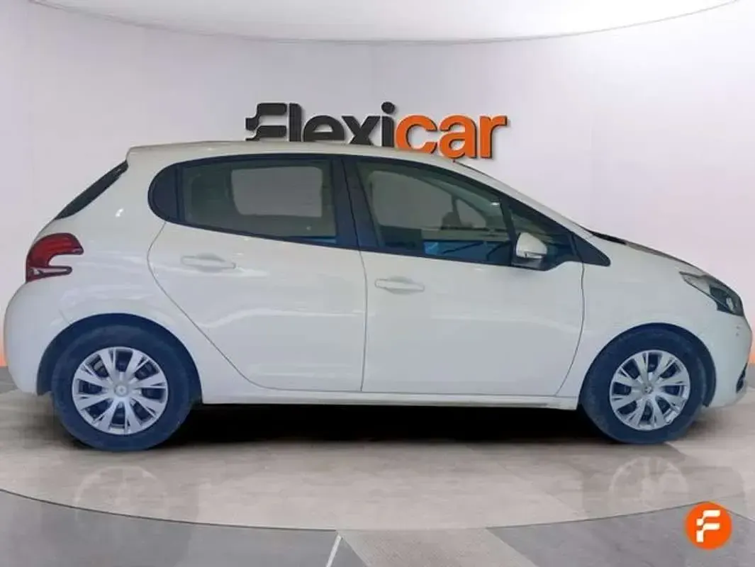 Usado Peugeot 208 Active 101 CV (74 kW) 2020 Blanco Utilitario