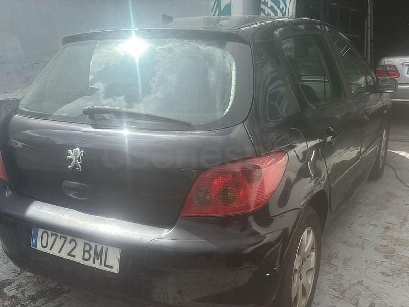 Usado Peugeot 307 75 CV (55 kW) 2002 Negro Berlina