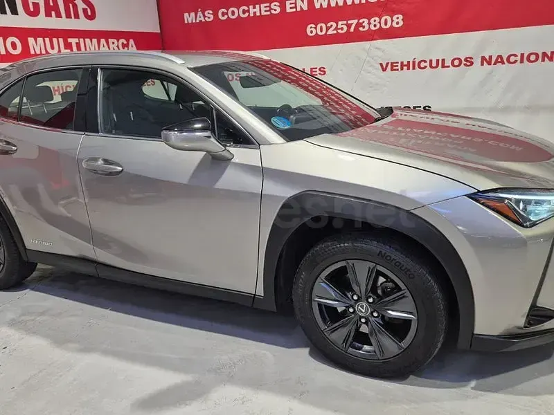 Usado Lexus UX Business Edition 184 CV (135 kW) 2022 Gris / plata SUV