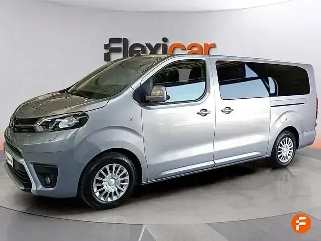 Usado Toyota Proace Verso Active 120 CV (88 kW) 2023 Gris Familiar