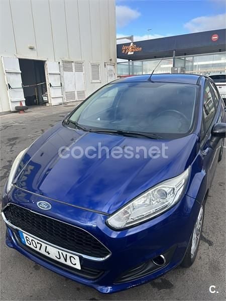 Usado Ford Fiesta Trend 82 CV (60 kW) 2016 Azul Berlina