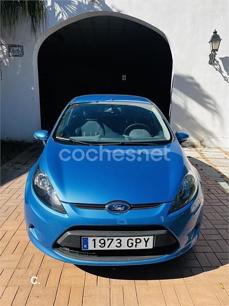 Usado Ford Fiesta Ambiente 68 CV (50 kW) 2009 Azul Utilitario