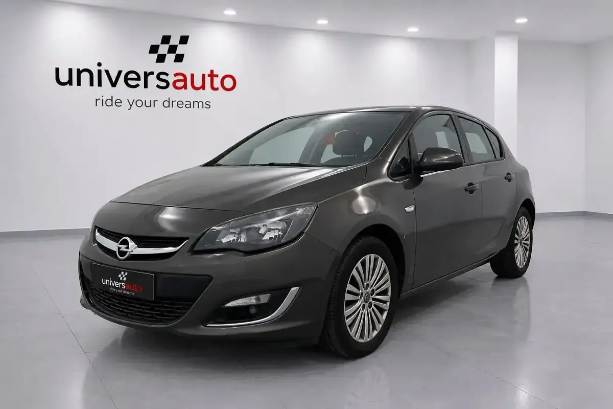 Usado Opel Astra Selective 110 CV (80 kW) 2013 Marrón