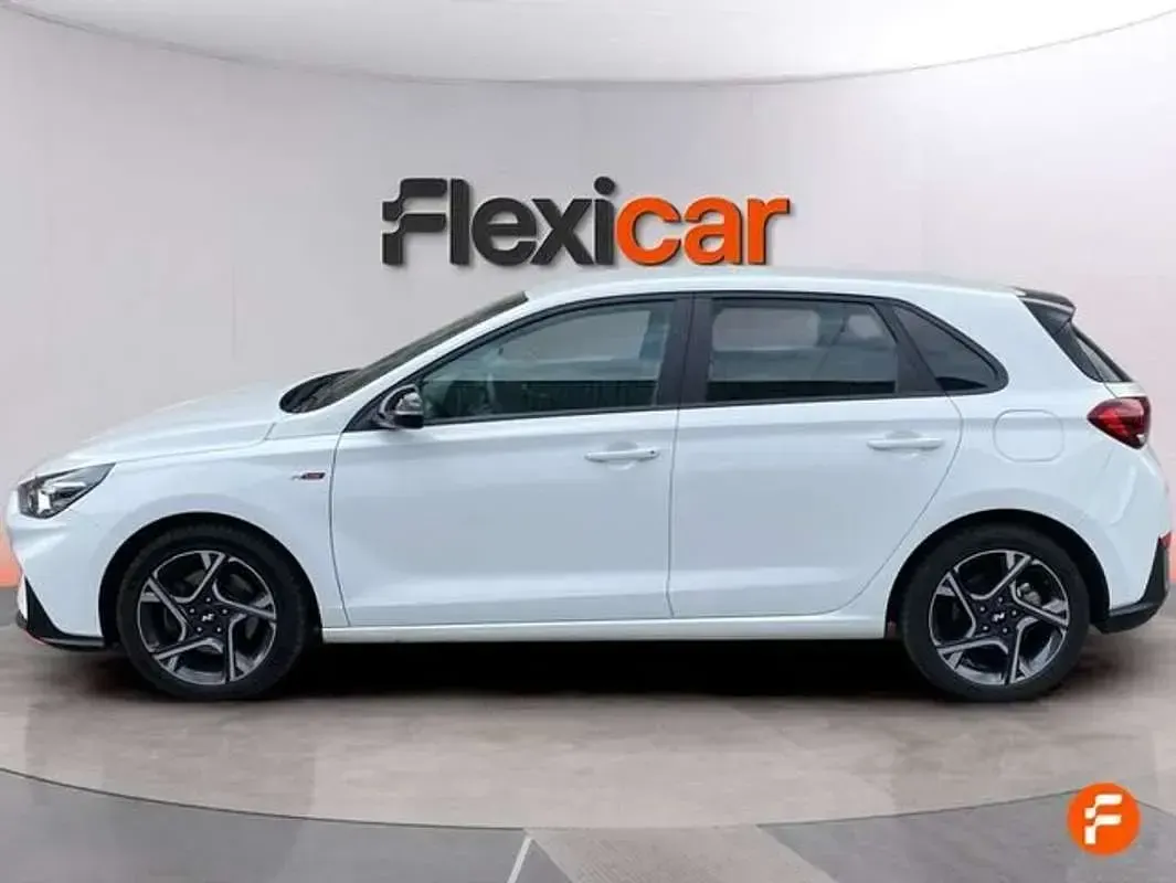 Usado Hyundai i30 N Line 120 CV (88 kW) 2022 Blanco Berlina