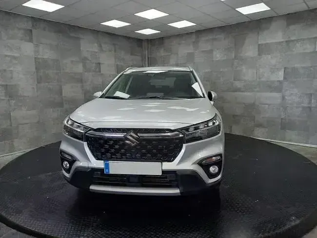Usado Suzuki SX4 S-Cross 129 CV (94 kW) 2024 Gris / plata SUV