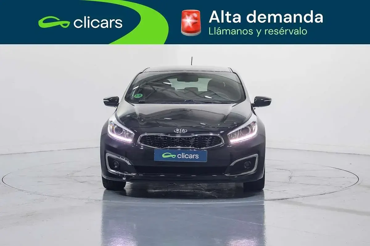 Usado Kia Ceed 120 CV (88 kW) 2016 Negro Utilitario