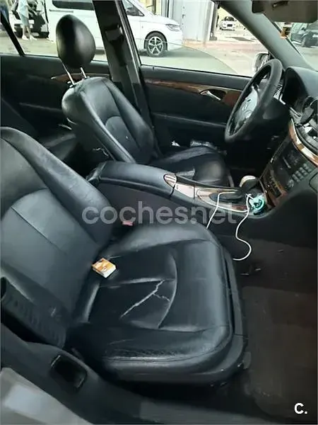 Usado Mercedes E270 Elegance 170 CV (125 kW) 2002 Gris / plata Familiar