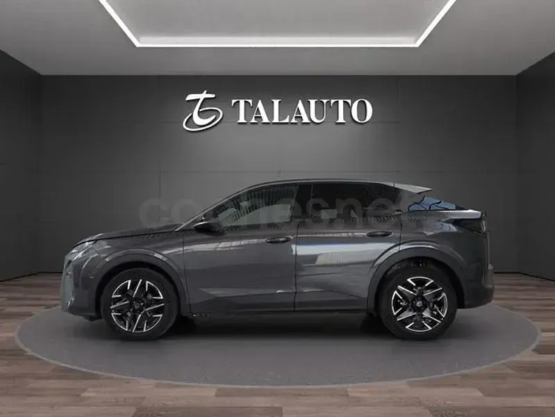 Usado Peugeot 3008 Allure 136 CV (100 kW) 2024 Gris / plata SUV