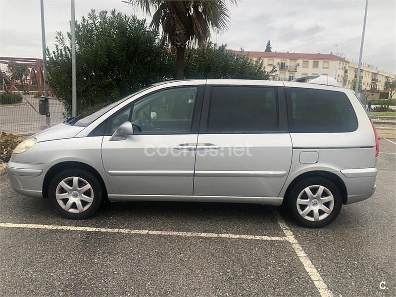 Usado Peugeot 807 143 CV (105 kW) 2007 Gris / plata Monovolumen