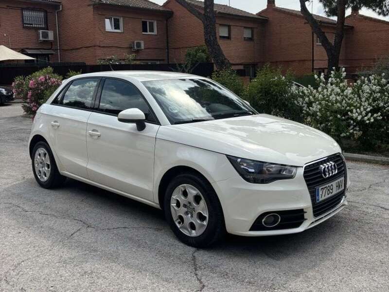 Blanco Usado 2012 Audi A1 Sportback Attraction Utilitario | 7999 € (Precio justo) - Imagen 1/4