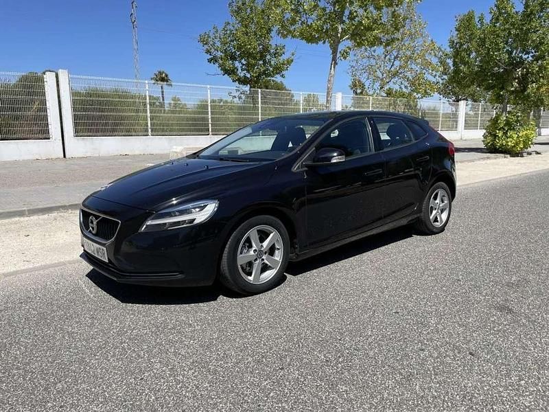 Negro Usado 2018 Volvo V40 Momentum Familiar | 13.900 € (Precio justo) - Imagen 1/4