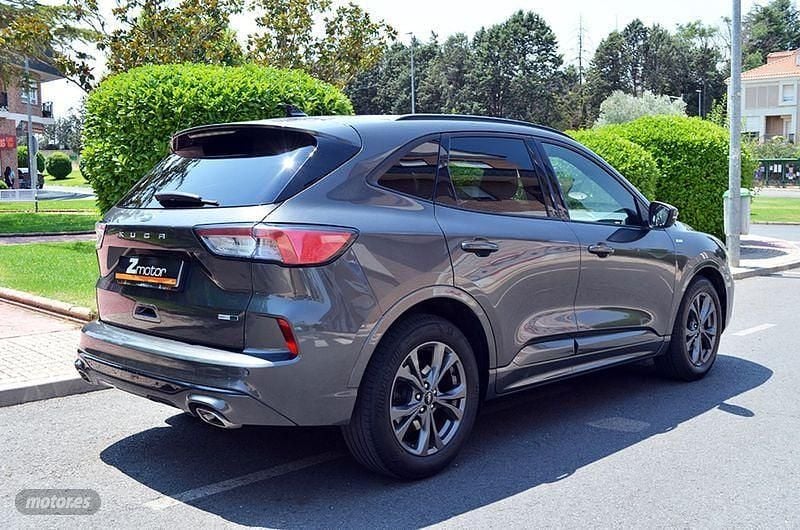Usado Ford Kuga ST-Line X 150 CV (110 kW) 2020 Gris / plata SUV
