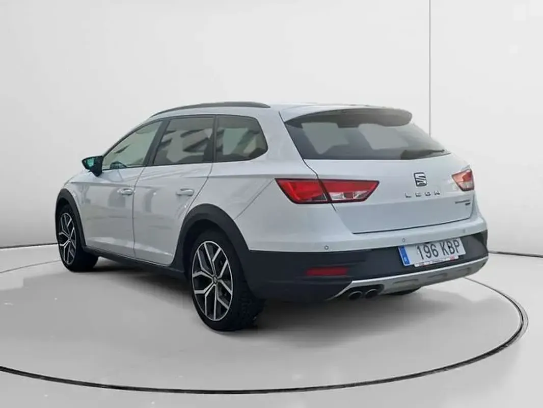 Usado Seat Leon 4Drive 184 CV (135 kW) 2017 Blanco SUV