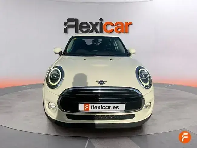 Usado Mini Cooper Clubman 136 CV (100 kW) 2018 Beige Familiar
