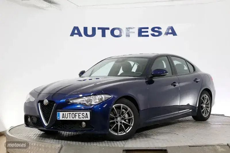 Azul Usado 2017 Alfa Romeo Giulia Super Berlina | 18.750 € (Precio justo) - Imagen 1/4
