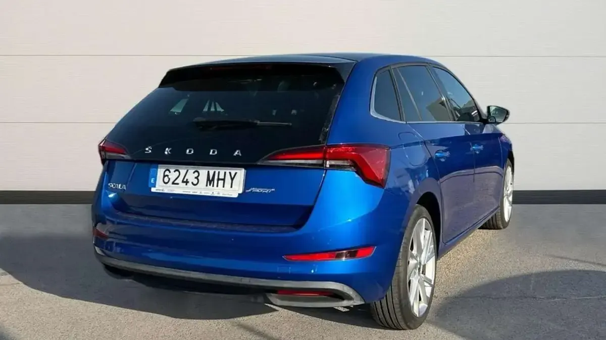 Usado Skoda Scala Sport 150 CV (110 kW) 2023 Azul Utilitario