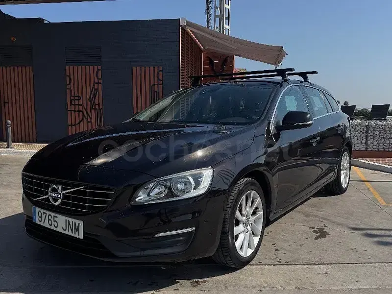 Usado Volvo V60 Momentum 120 CV (88 kW) 2016 Negro Familiar