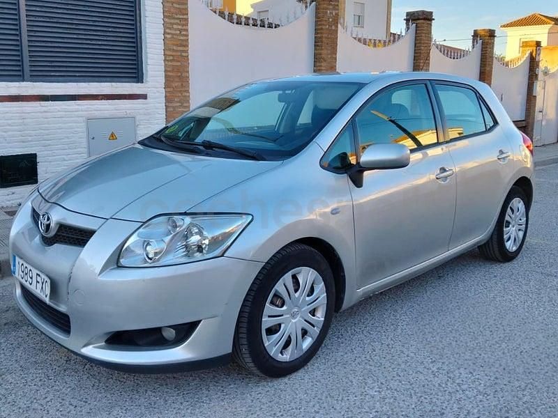 Usado Toyota Auris Luna 126 CV (92 kW) 2008 Gris / plata Utilitario