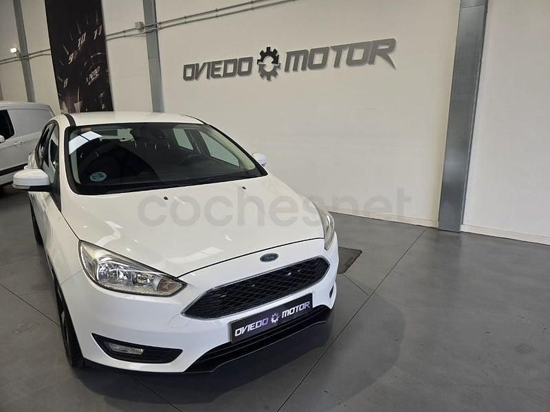 Usado Ford Focus Trend 120 CV (88 kW) 2016 Blanco Berlina
