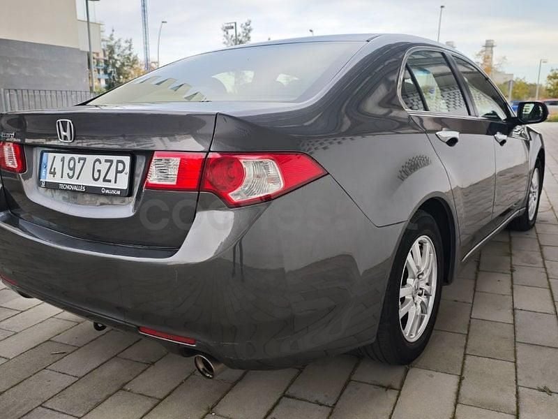 Usado Honda Accord Elegance 156 CV (114 kW) 2010 Gris / plata Berlina