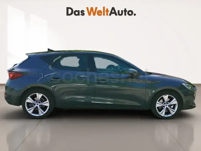 Usado Seat Leon FR 150 CV (110 kW) 2022 Gris / plata Berlina