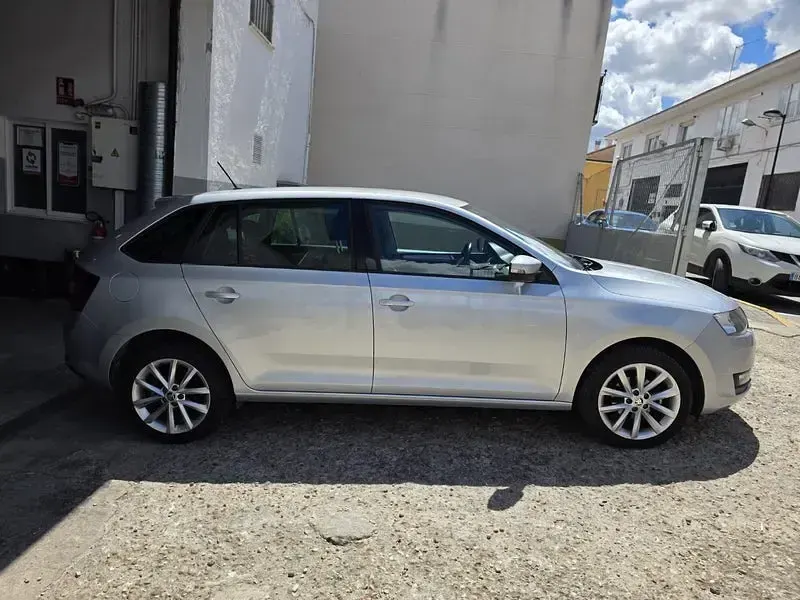 Usado Skoda Rapid Ambition 90 CV (66 kW) 2018 Gris / plata Utilitario