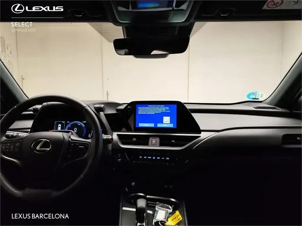 Usado Lexus UX 300h 199 CV (146 kW) 2024 Rojo SUV