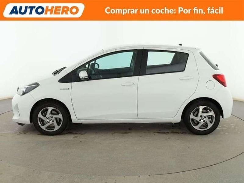 Usado Toyota Yaris Hybrid Active 99 CV (72 kW) 2015 Blanco Utilitario