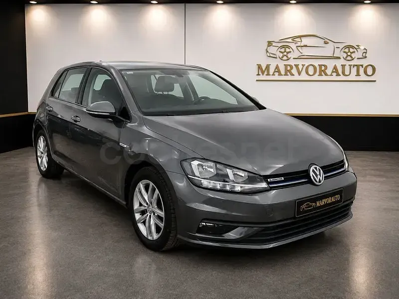 Usado VW Golf VIII Edition 130 CV (95 kW) 2020 Gris / plata Berlina