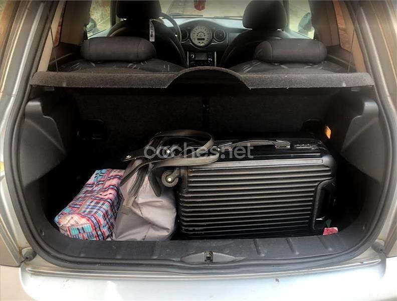 Usado Mini ONE 90 CV (66 kW) 2004 Gris / plata Utilitario