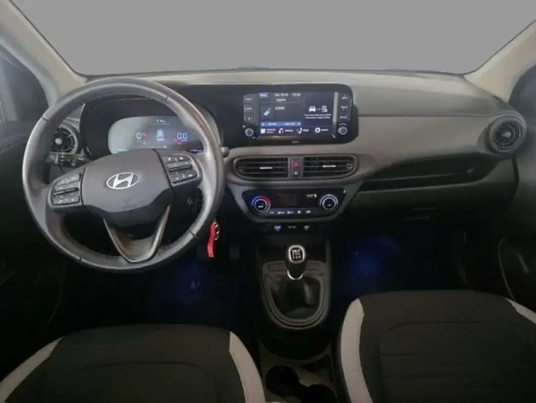 Usado Hyundai i10 Blackline 84 CV (61 kW) 2023 Gris Utilitario