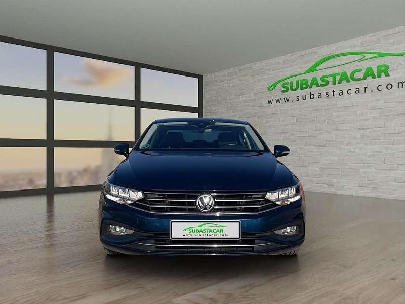 Usado VW Passat Executive 150 CV (110 kW) 2019 Azul Berlina