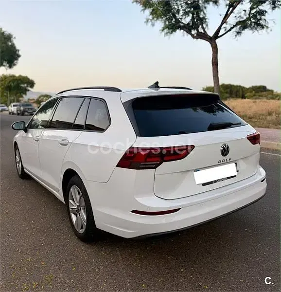 Usado VW Golf VIII Life 115 CV (84 kW) 2021 Blanco Familiar