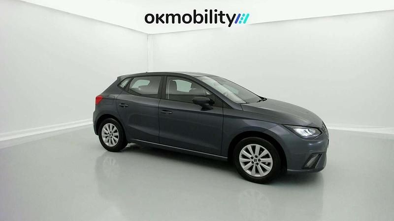 Usado Seat Ibiza Style 95 CV (69 kW) 2023 Plateado Utilitario
