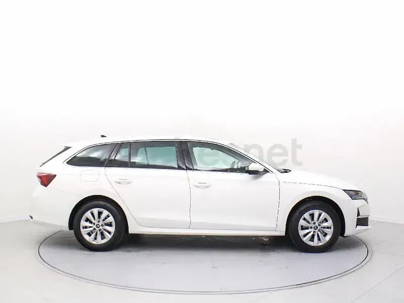 Usado Skoda Octavia Selection 116 CV (85 kW) 2026 Blanco Familiar