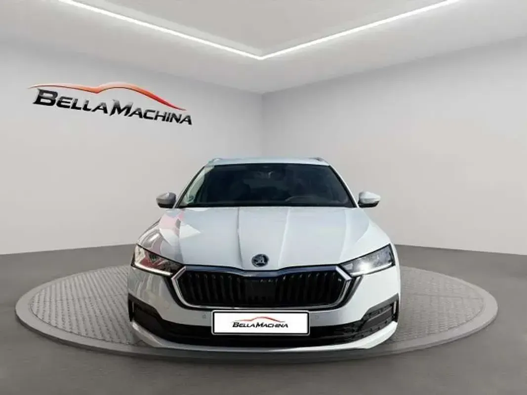 Usado Skoda Octavia 110 CV (80 kW) 2021 Blanco Familiar