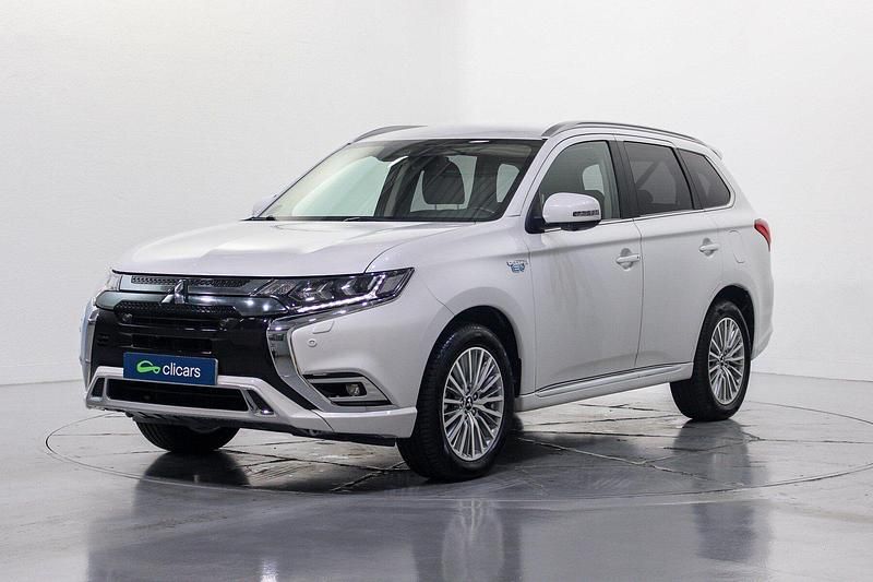 Usado Mitsubishi Outlander P-HEV 224 CV (164 kW) 2021 Blanco SUV