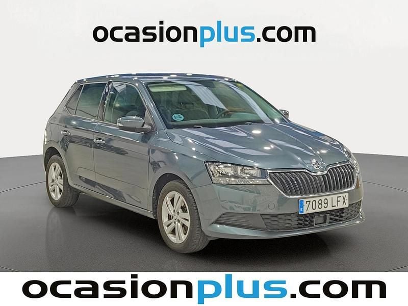 Usado Skoda Fabia Ambition 110 CV (80 kW) 2020 Gris / plata Berlina