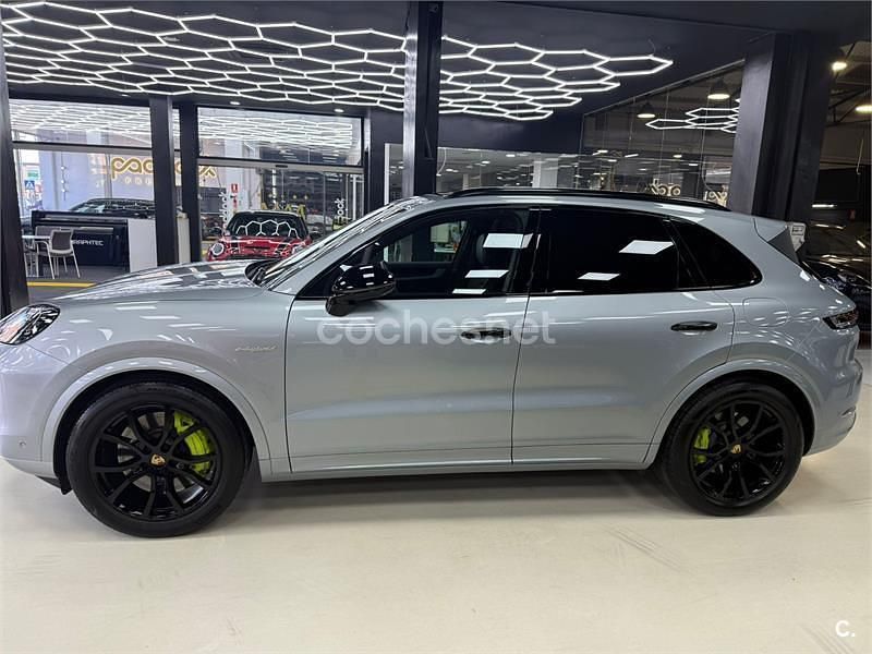 Usado Porsche Cayenne S E-Hybrid 519 CV (381 kW) 2024 Gris / plata SUV